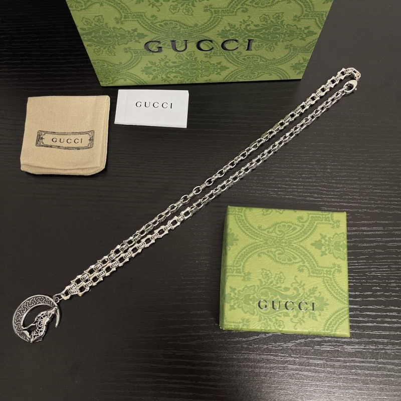G*u*i necklaces